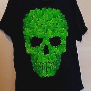 skull 3 leaf clover tee shirt size Large
